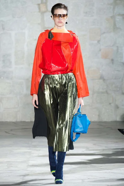 Look 19